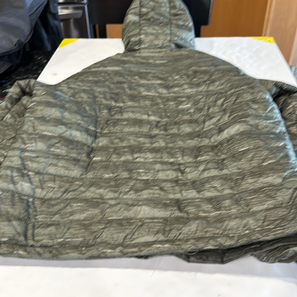 Brand new Columbia men’s jacket. Size large. Jacket with tags on it. - Picture 8 of 9